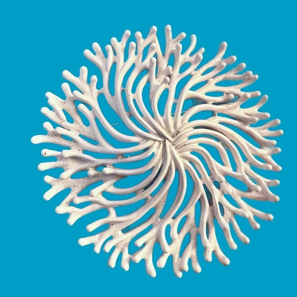 Vintage~ Crown Trifari~ White Enamel Lacy Coral Metal Brooch. - Picture 3 of 7